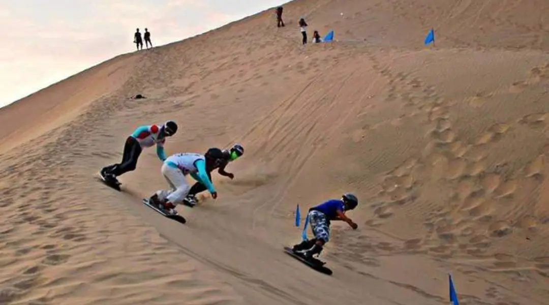 Sandboard .- Huacachina