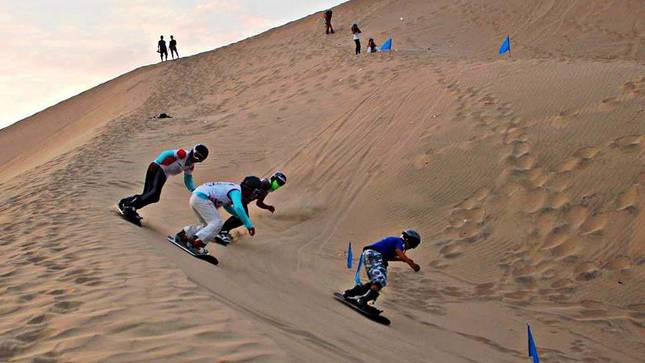 Sandboard .- Huacachina